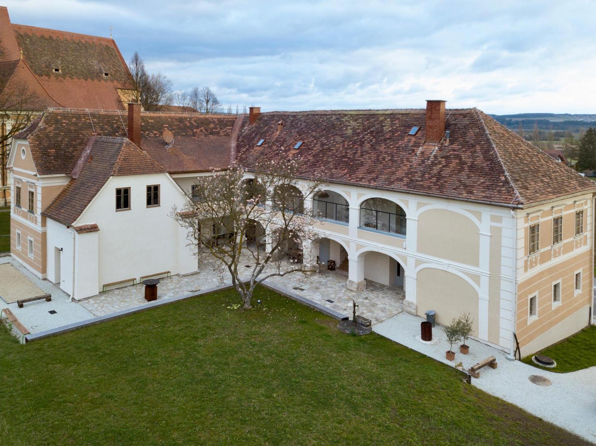 Der Pfarrhof Hotel Hartberg Exterior photo